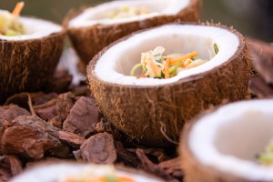 Coconut with chicken and sweet and sour sauce - Andres Benitez