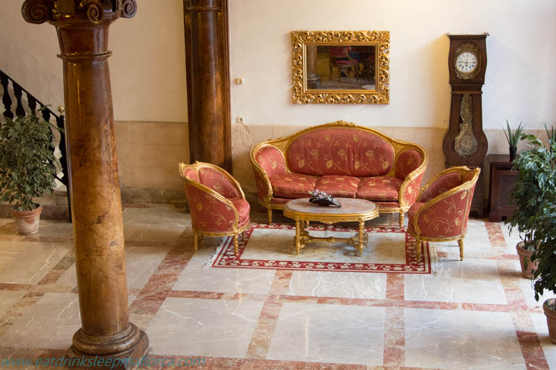 Another area of the foyer of Hotel Born.