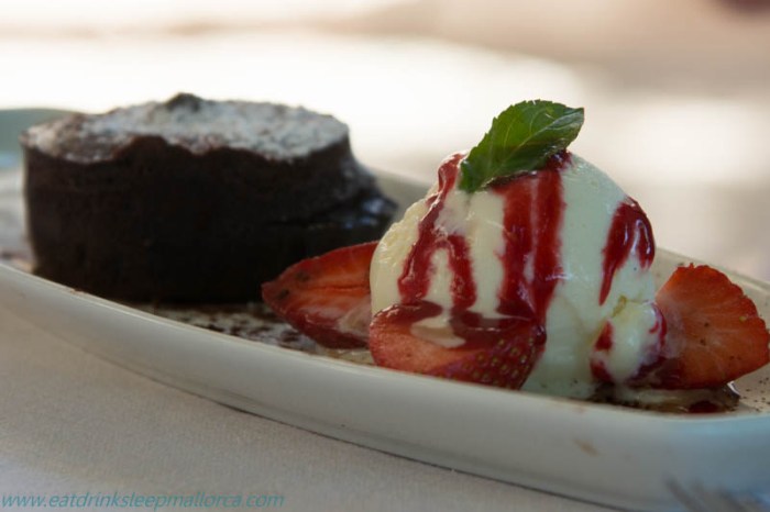 Chocolate fondant with ice cream 