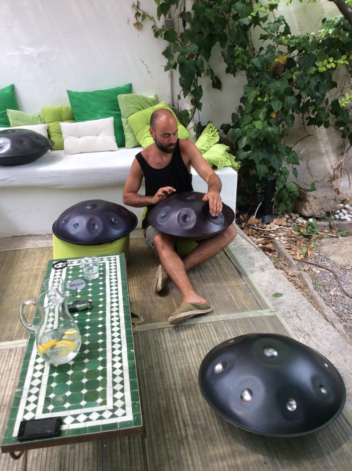 Live - relaxing - music on alternate Sunday lunchtimes 