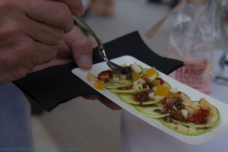 Can March's carpaccio of courgette with apple, cheese, dried tomato and dried fruits, with DO-designated olive oil from Mallorca; full of flavour - and healthy!