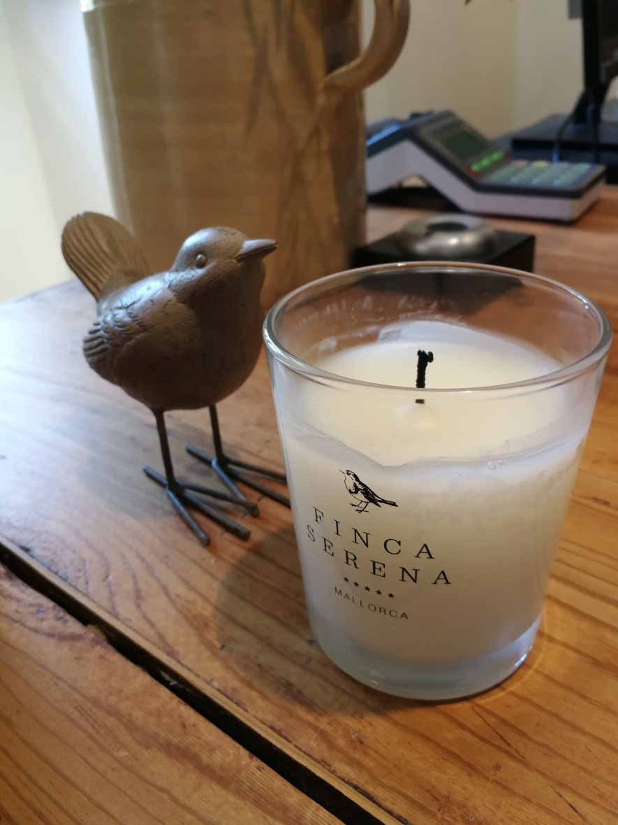 Robin logo at Finca Serena