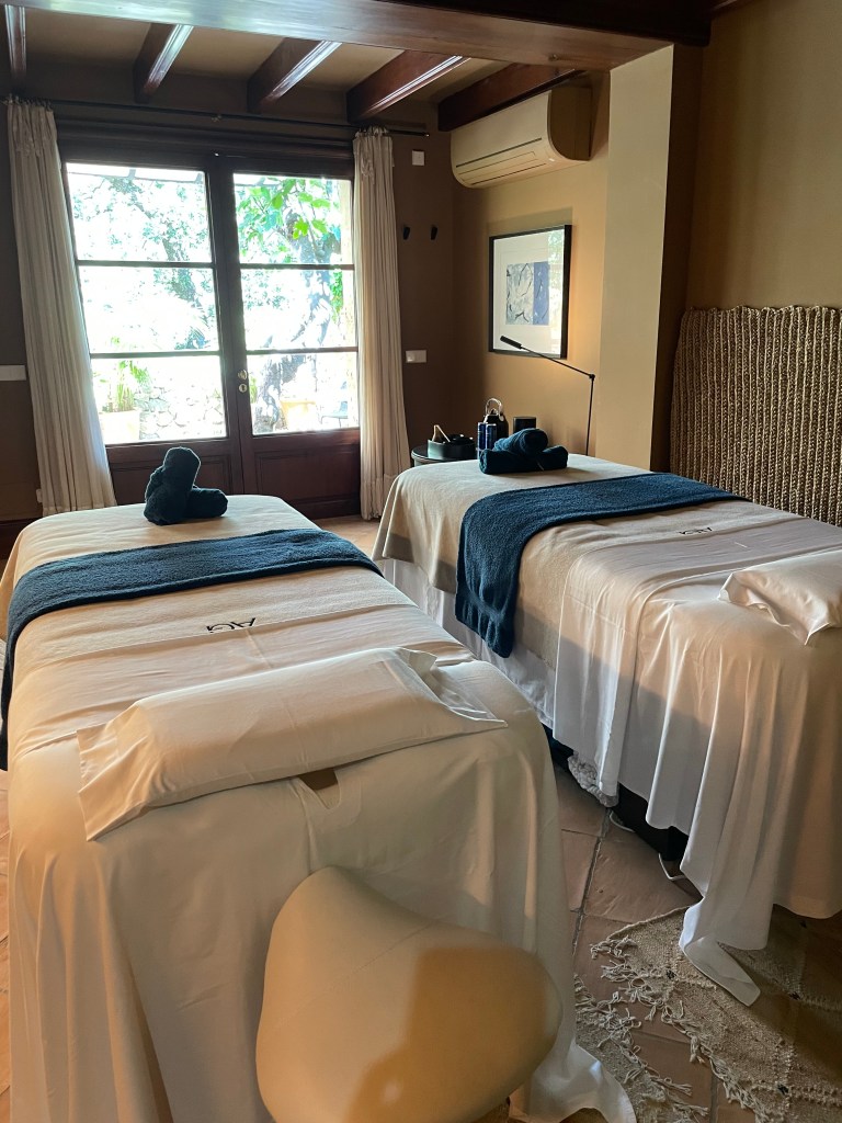 Treatment room for two